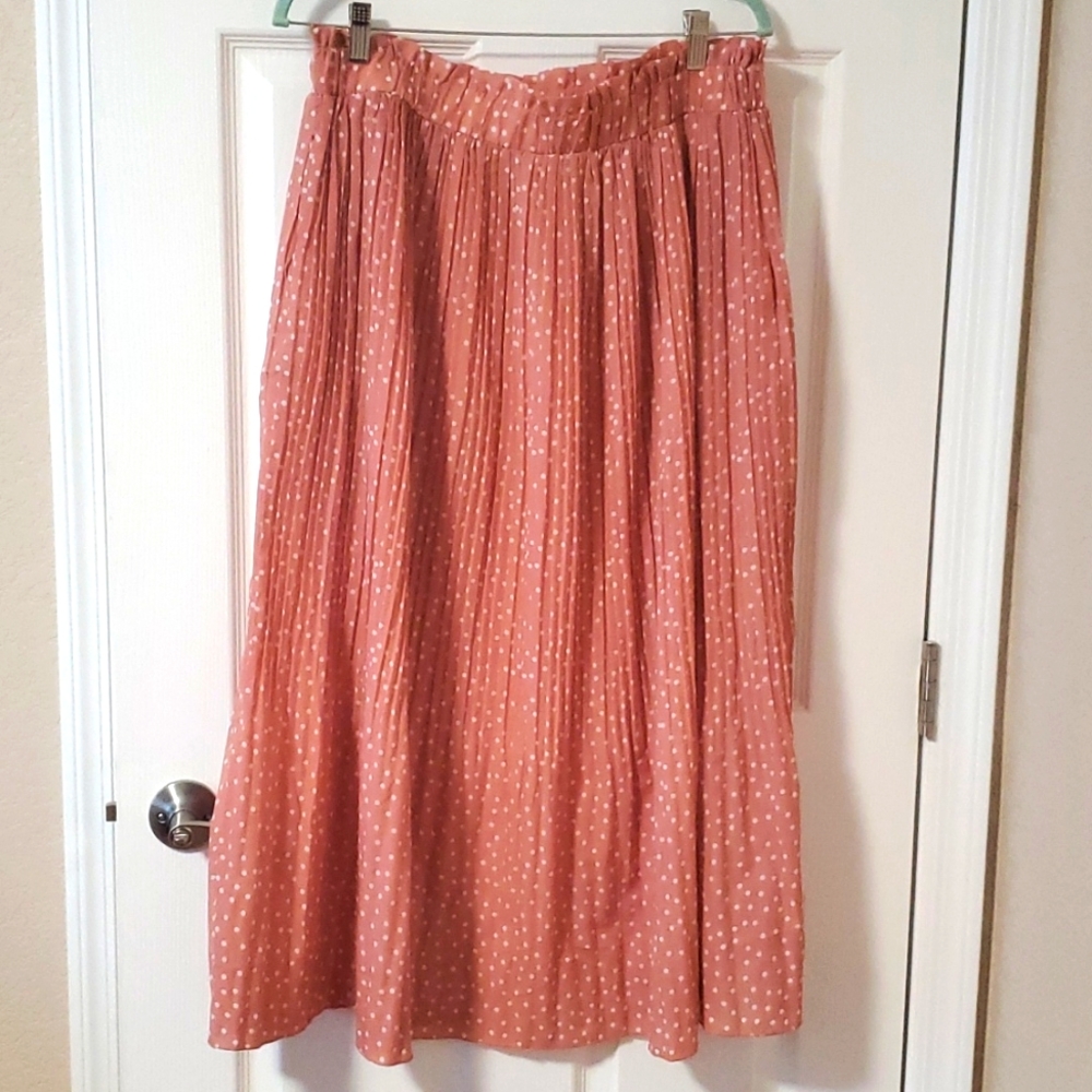 Full polka dot skirt w POCKETS!